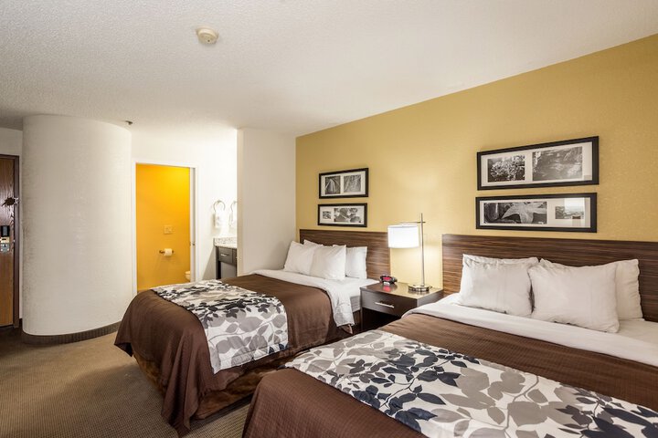 Room 9 of 12