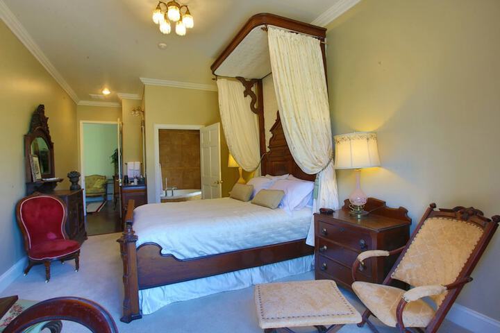 Inntiquity a Country Inn