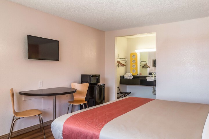 Room 18 of 31