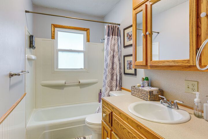 Walk to Restaurants: Stockton Home w / Game Room