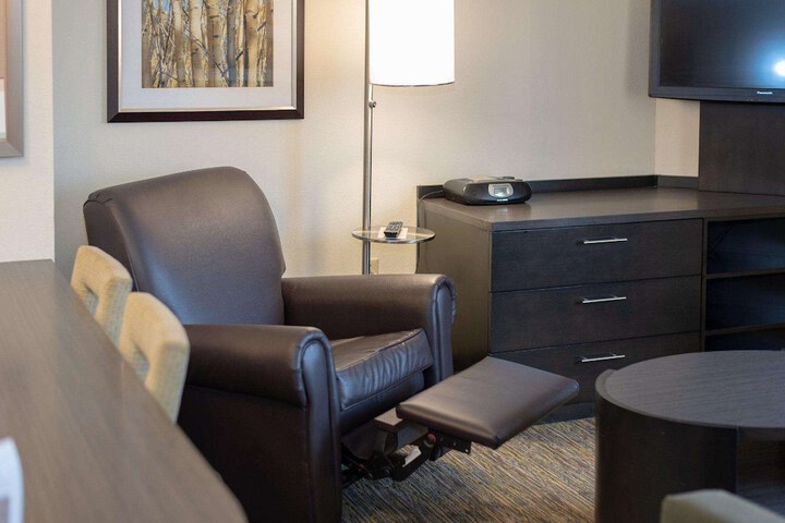 Sonesta Simply Suites Cleveland North Olmsted Airport