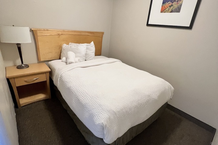 Room 32 of 59
