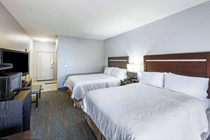 Room 10 of 32