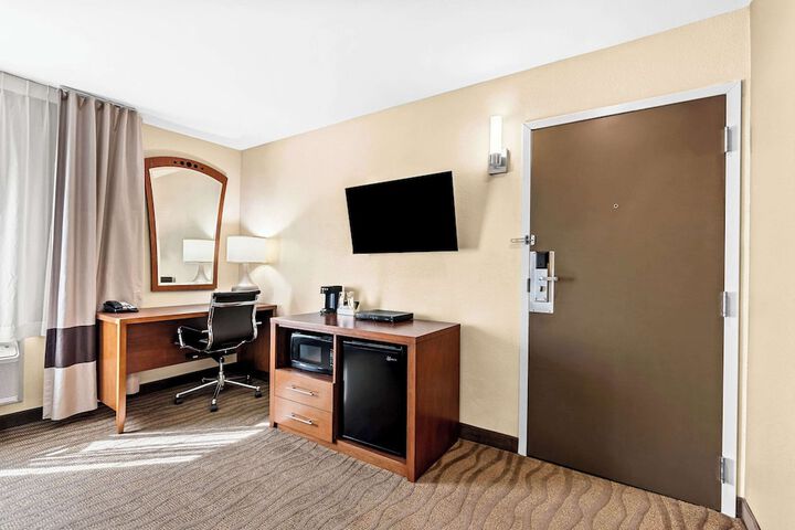 Room 21 of 33