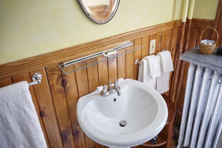 THE ANDRIE ROSE INN