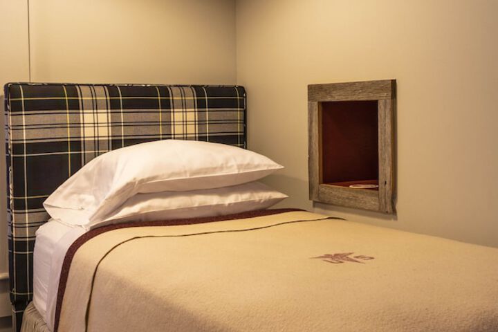 Room 246 of 335