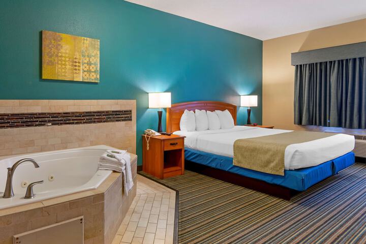 Room 8 of 28