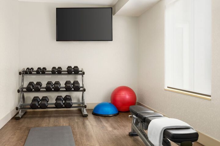 Holiday Inn Express & Suites Philadelphia - Mt. Laurel by IHG