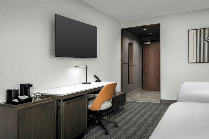 Room 33 of 70