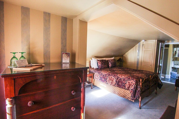 Admiral Peary Inn Bed & Breakfast