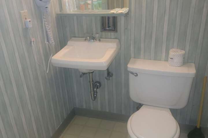 Room 4 of 23