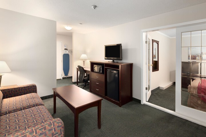 Room 10 of 17