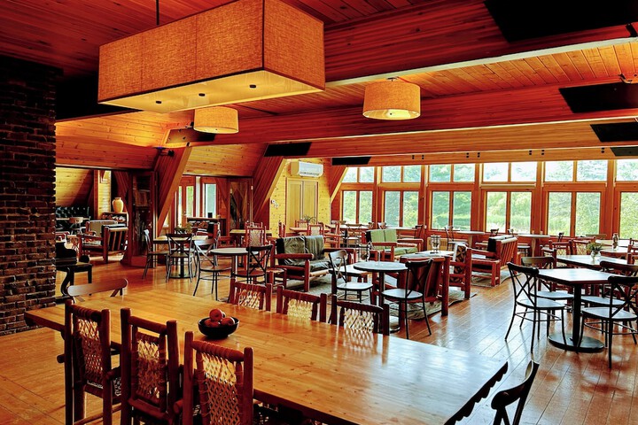 Dining 59 of 84
