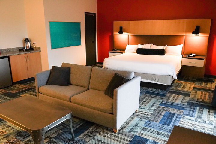 Room 17 of 28