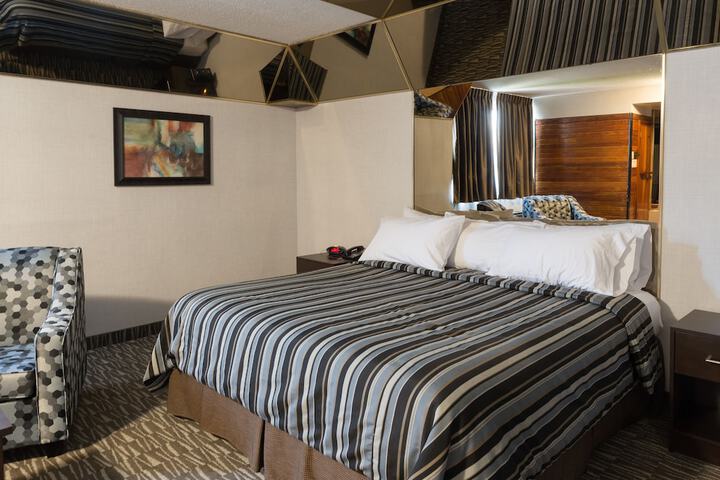 Room 12 of 32