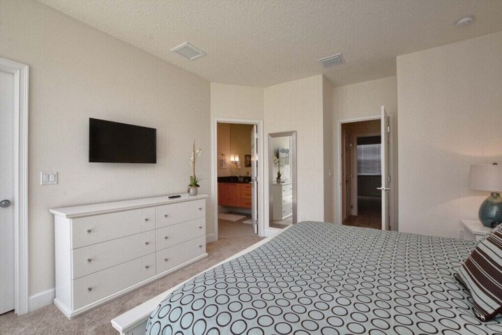 Room 10 of 26