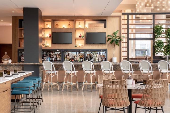 Lounge 101 of 117