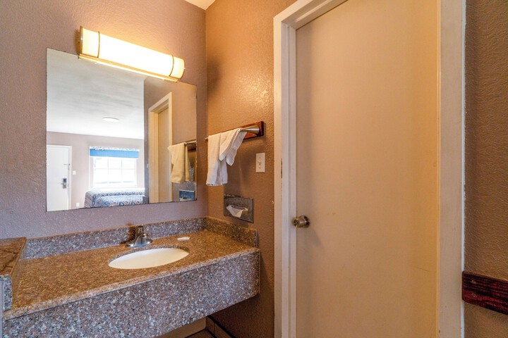 Woodfield Inn & Suites Hotel O Yoakum TX 111