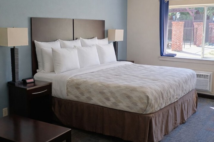 Americas Best Value Inn & Suites Phenix City