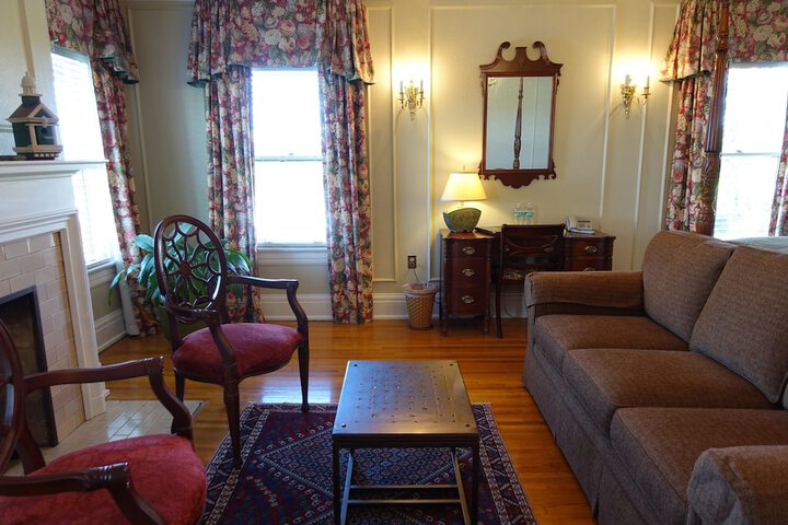 Room 37 of 151