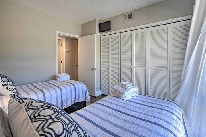Pawleys Island Condo Retreat w / Beach Access!