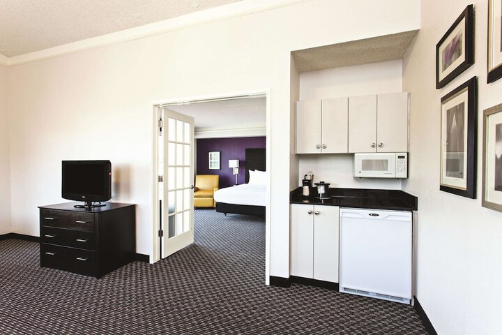 Room 28 of 61