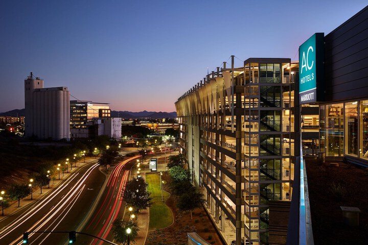 AC Hotel Phoenix Tempe / Downtown