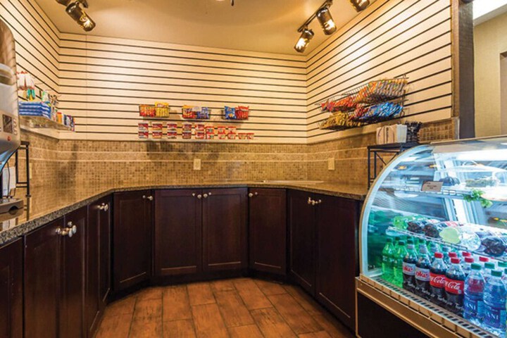Best Western Plus Deer Park Hotel & Suites