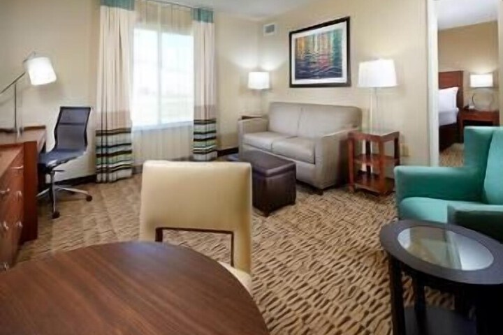 Hawthorn Suites by Wyndham Wheeling at the Highlands