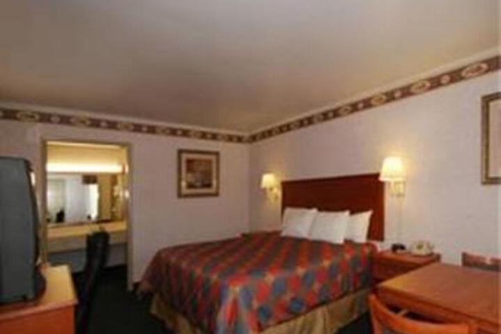 Super 8 by Wyndham Cave City