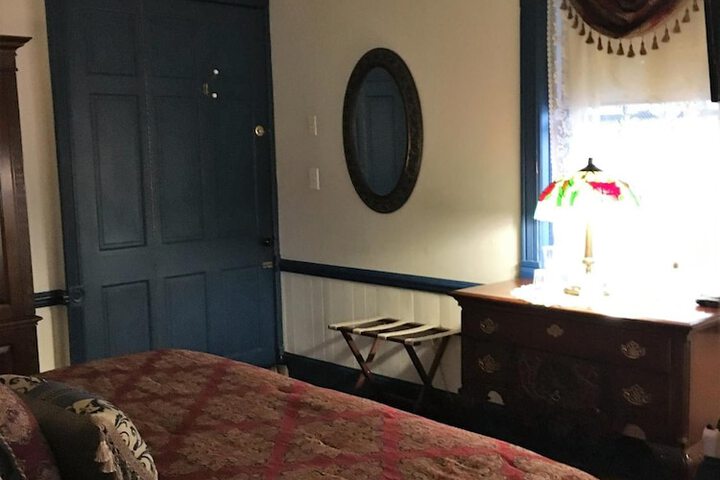 Room 11 of 37