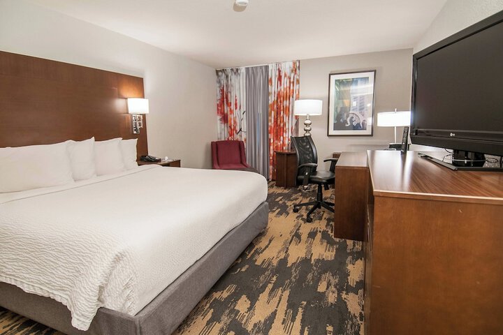 Room 27 of 38