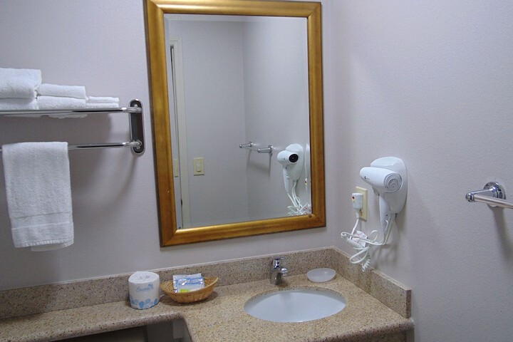 Corcoran Country Inn