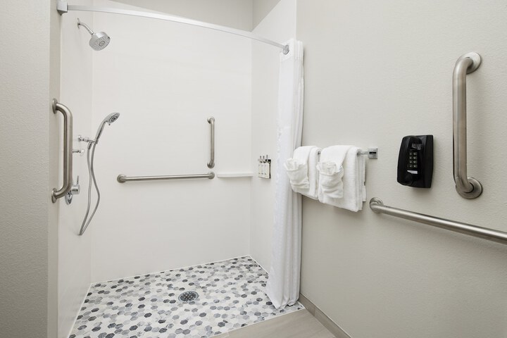 Holiday Inn Express & Suites Wheeling by IHG