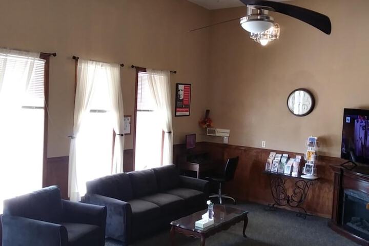 Room 8 of 25
