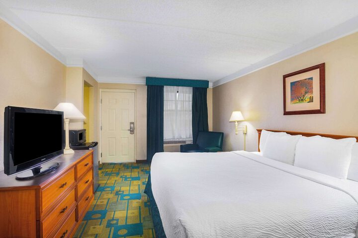 Room 9 of 28