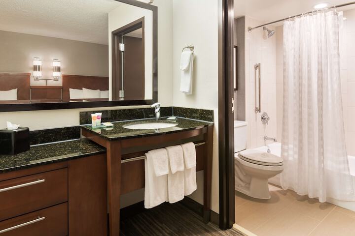 Room 15 of 28