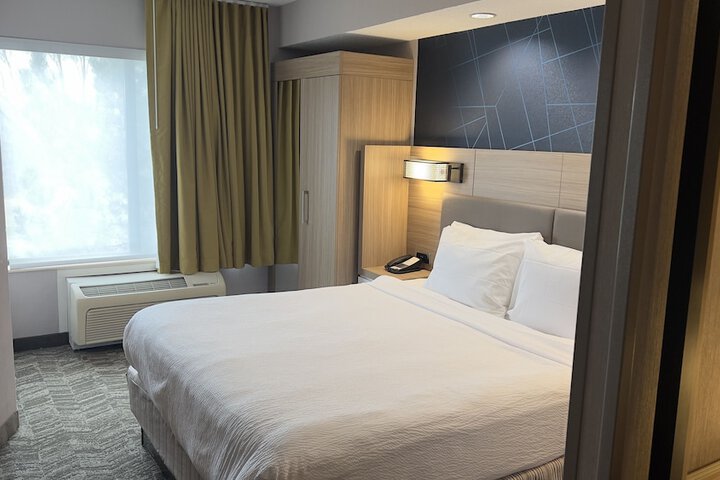 Room 8 of 28