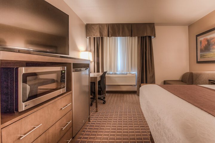 Room 32 of 76