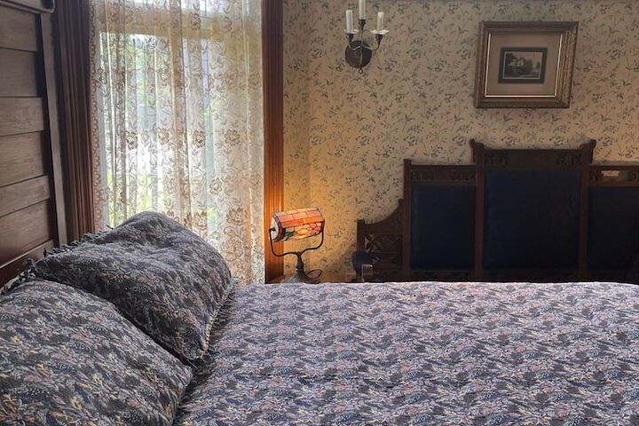 Room 32 of 89