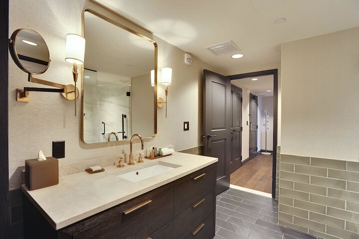 Room 40 of 100