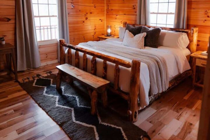 Sleeps 16! Luxury Cabin With Game Room & Hot Tub
