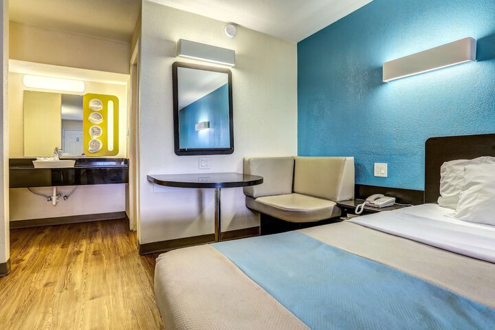 Room 8 of 42