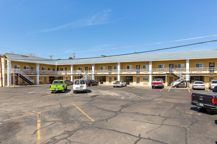 Property Grounds 25 of 25