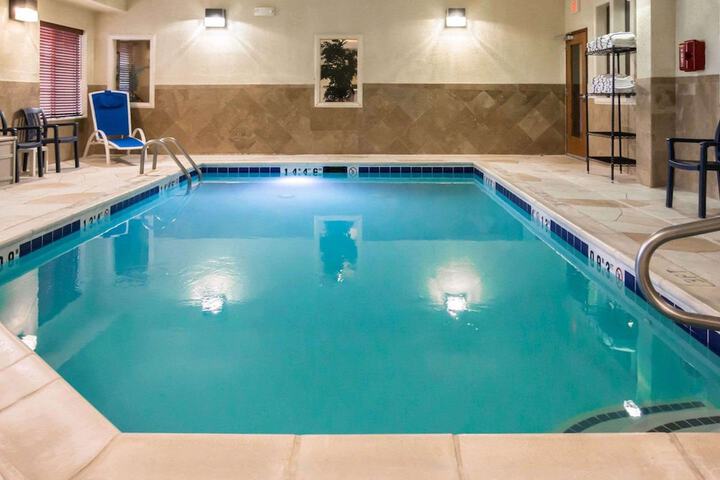 Comfort Inn Crystal Lake - Algonquin