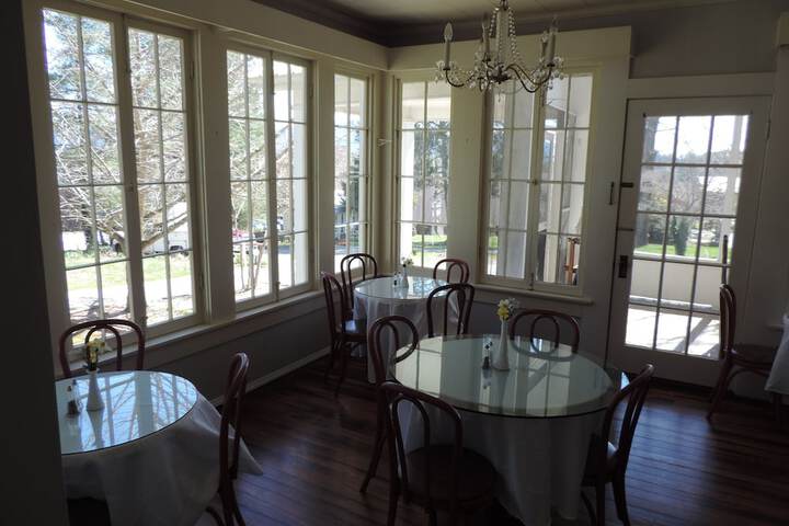 Dining 78 of 80