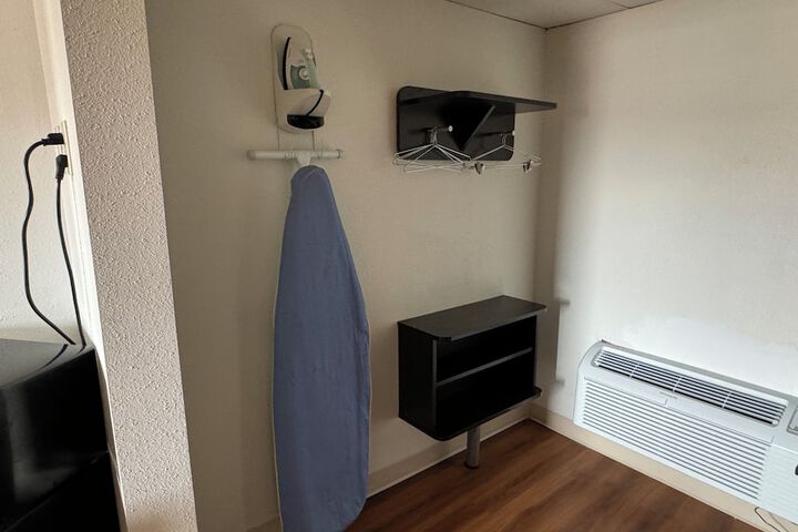 Room 9 of 18