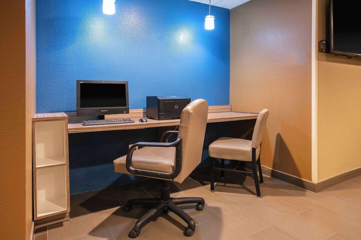 Business Center 18 of 19