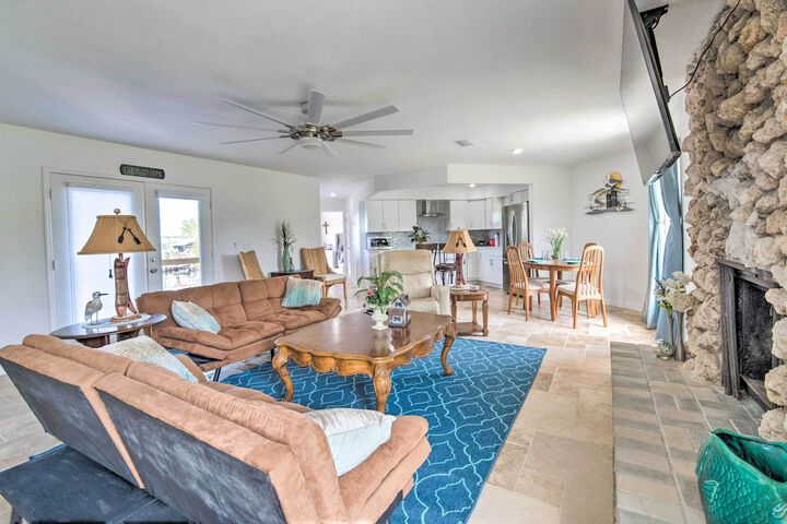 Remodeled Retreat on Homosassa River Canal!
