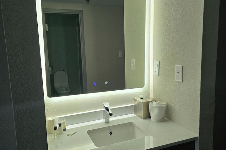 Room 13 of 37